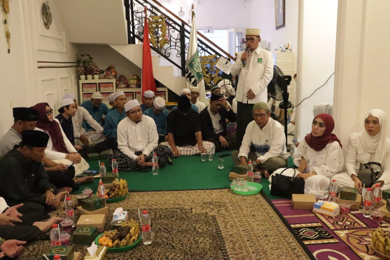 Ketua DKC Garda Bangsa Jakarta Selatan, H. Ivan Siswanto memberikan sambutan acara 'silaturahmi dan santunan yatım di kediamannya. Dok Istimewa