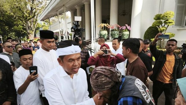 Dedi Mulyadi menggelar open house di Gedung Pakuan.