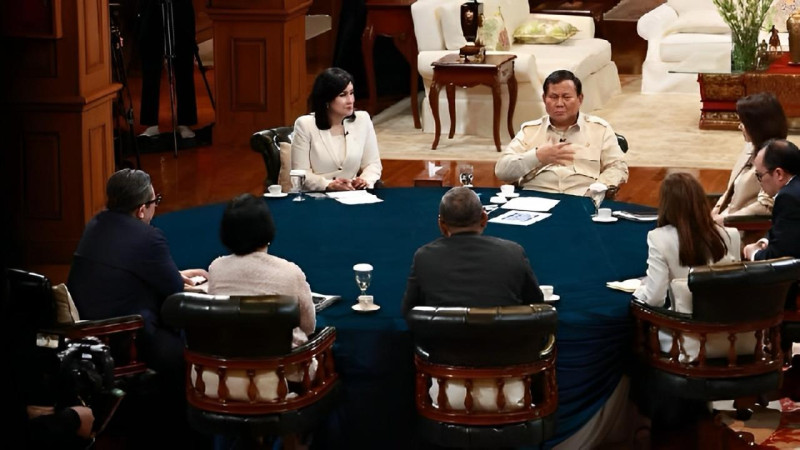 Presiden Prabowo Subianto saat sesi wawancara dengan 7 Jurnalis dari 7 grup media yang ada di Tanah Air di Hambalang, Minggu (7/4/2025) - X/Prabowo Subianto