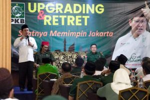 Ketua DPW PKB Jakarta, H. Hasbiallah Ilyas memberikan materi Upgrading dan Retret "Saatnya Memimpin Jakarta"