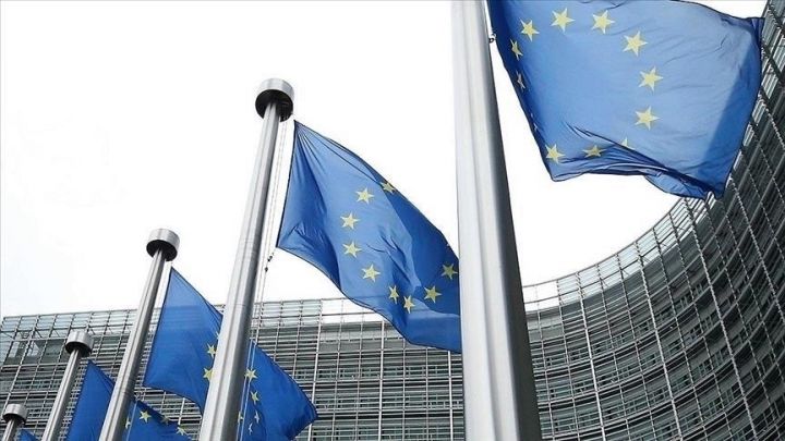 Bendera Uni Eropa berkibar di markas besarnya di Brussels, Belgia. (Anadolu Agency)