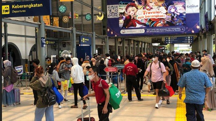 Susana arus balik Lebaran di Stasiun Pasar Senen, Jakarta Pusat