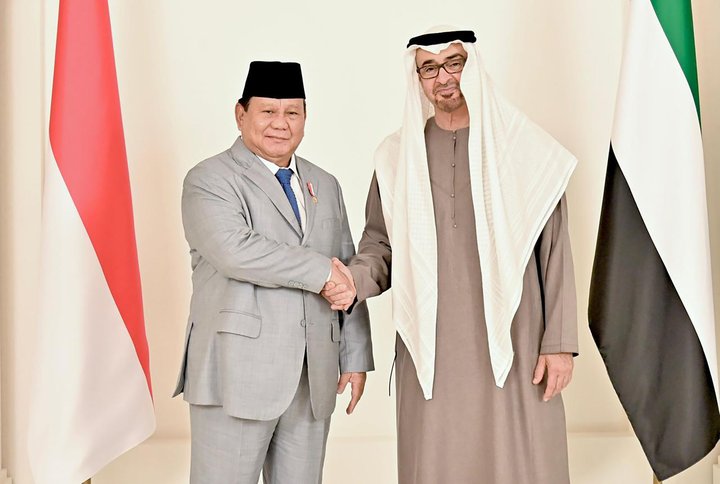 Presiden Prabowo Subianto saat melakukan pertemuan dengan Presiden Uni Emirat Arab (UEA) Sheikh Mohamed bin Zayed Al Nahyan (MBZ) di Istana Qasr Al Shatie, Abu Dhabi, Uni Emirat Arab (UEA), Rabu (09/ 04/ 2025). Biro Pers Sekretariat Presiden/ Laily Rachev