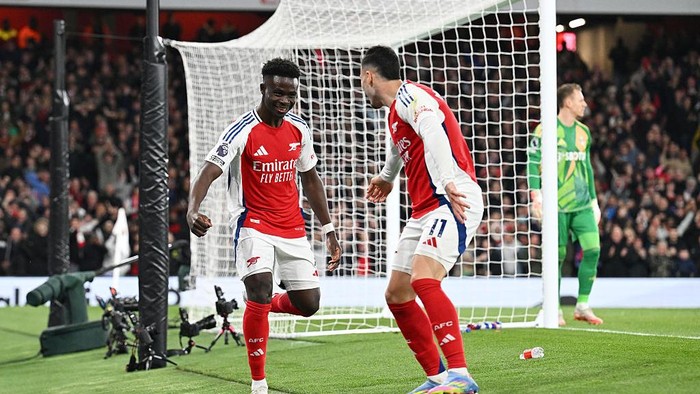 Perayaan gol Bukayo Saka. (Foto: Arsenal FC via Getty Images/Stuart MacFarlane