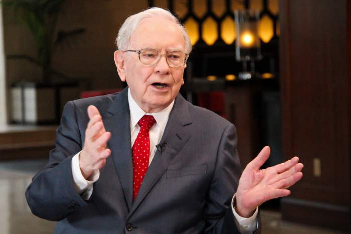 ILUSTRASI. Warren Buffett: 1 Pilihan yang Membedakan Orang Maju dengan Orang yang Gagal. REUTERS/Scott Morgan