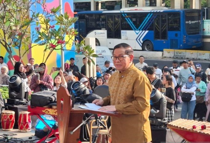 Gubernur DKI Jakarta Pramono Anung Wibowo memberikan sambutan di acara "Ruang Seni Siswa"
