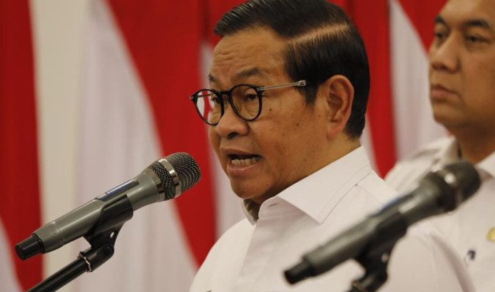 Gubernur DKI Jakarta Pramono Anung saat mengumumkan upah minimum provinsi (UMP) di Balai Kota Jakarta
